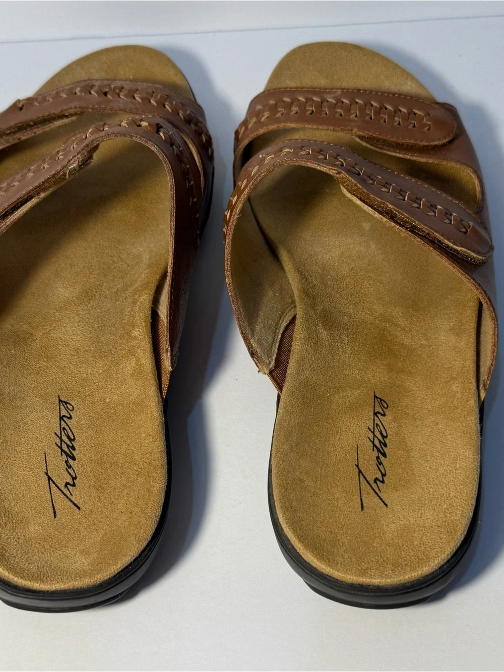 Trotters Ruthie Tan Brown Slide Sandals - Braided Straps Sz 9.5